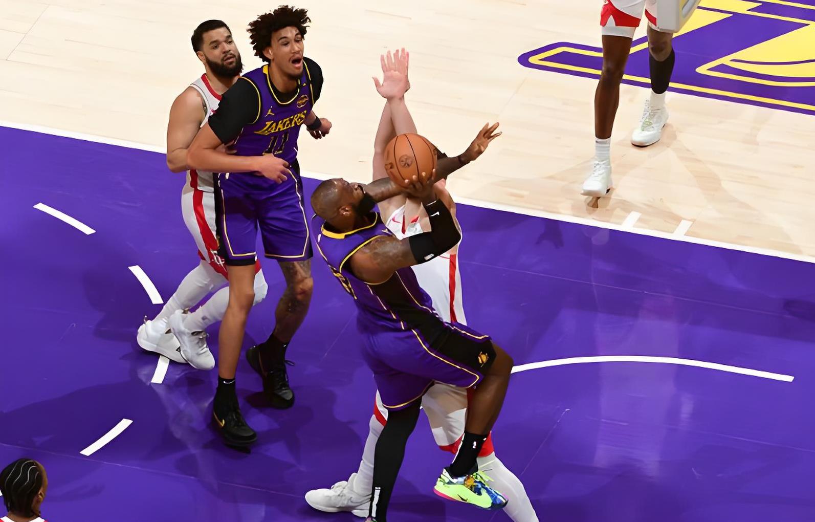 英雄联盟赔率-洛杉矶湖人发布备战花絮；国际比赛日状态回暖；CBA常规赛任务艰巨；训练强度明显提升的简单介绍